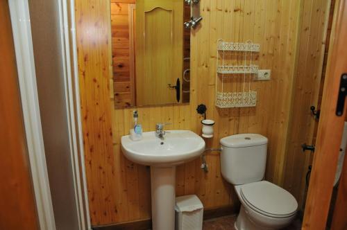 A bathroom at Alojamientos Rural Tejerina