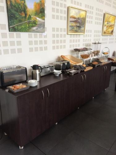 Afbeelding uit fotogalerij van Hotel - Restaurant La Claire Forêt in Morhange