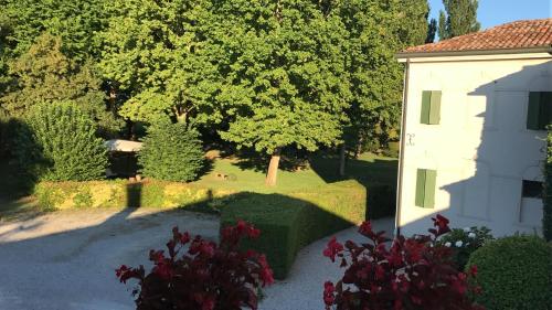 an aerial view of a house and a yard at Cà Sagredo in Conselve