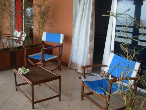 three chairs and a table in a room at Hotel Vanivola & SPA in Sainte Marie