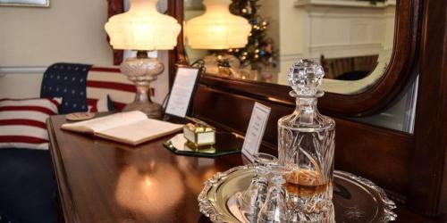 Ruang duduk di The Richard Johnston Inn & 1890 Caroline House