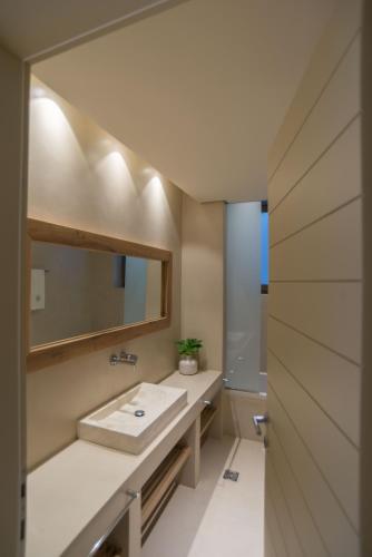 Ένα μπάνιο στο Villa Ianira