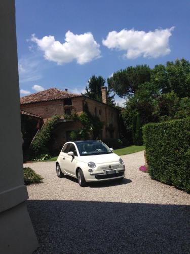a white car parked in front of a house at Cà Sagredo in Conselve