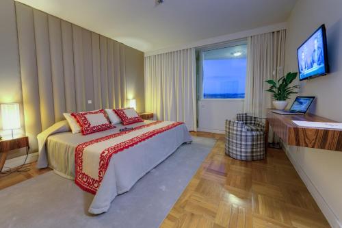 a hotel room with a bed and a television at Pousada de Bragança - Sao Bartolomeu in Bragança