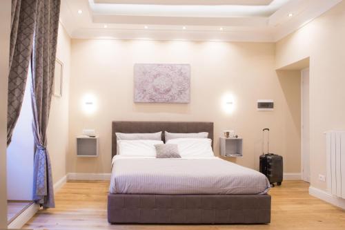 A bed or beds in a room at Nazionale Palace Suites