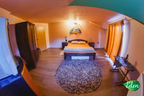 ポルンバク・デ・ススにあるVila Edenのベッドルーム1室(ベッド1台付)、