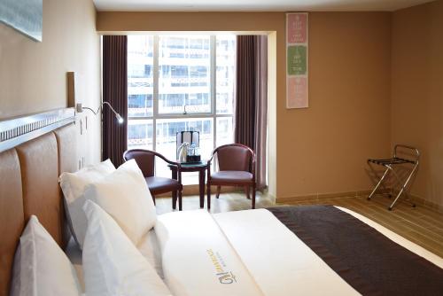 Ένα ή περισσότερα κρεβάτια σε δωμάτιο στο Gran Mundo Hotel & Suites