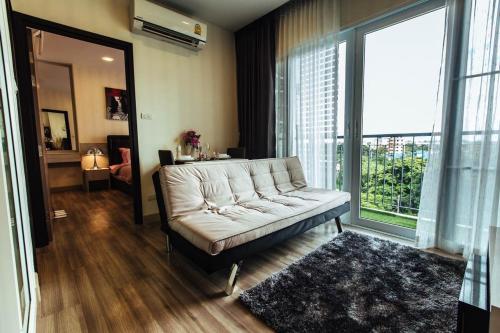 Ruang duduk di The Prio Residence