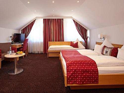 Ένα ή περισσότερα κρεβάτια σε δωμάτιο στο Landhotel Mohren