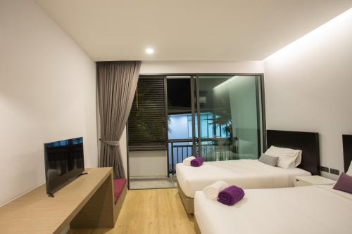 Postel nebo postele na pokoji v ubytování Chaweng Villawee Hotel