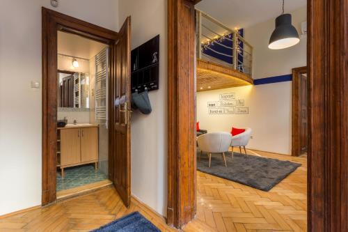 A television and/or entertainment centre at Jokai 3 Design Apartment