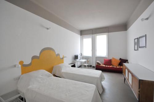 a bedroom with two beds and a living room at B&B Quater Lett in Milan
