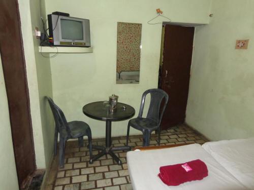 Televisyen dan/atau pusat hiburan di Luxmi Hotel