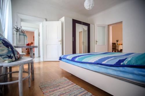 a bedroom with a bed and a table and a chair at Apartment Dolores in Cres