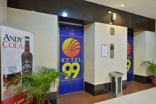 Hotel 99 Cubaoに飾ってある許可証、賞状、看板またはその他の書類
