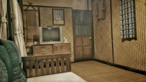 Televisyen dan/atau pusat hiburan di Mon Saeng Jun Homestay