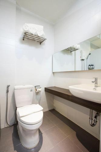 A bathroom at GN Luxury Hostel