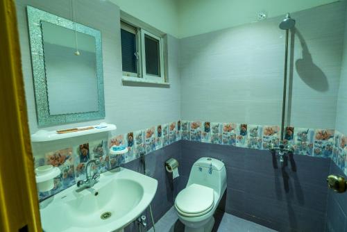 Un baño de BnB Hotel