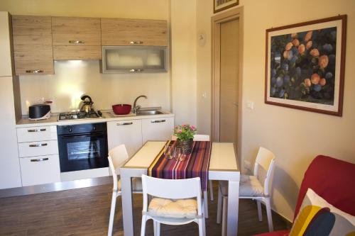 Η κουζίνα ή μικρή κουζίνα στο Appartamento Scorcio di Mare