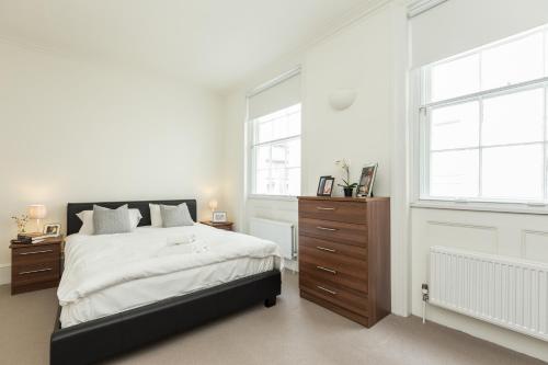 Covent Garden Oasis - 2 Bedrooms 2 Baths tesisinde bir odada yatak veya yataklar