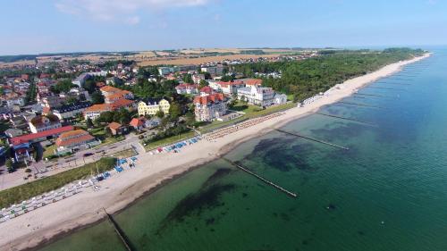 an aerial view of a beach and the ocean at Hotel Esplanade Garni in Kühlungsborn