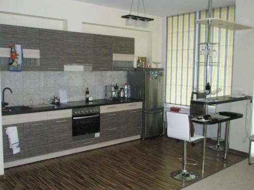 Dapur atau dapur kecil di Apartment near Airport