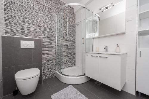 Ένα μπάνιο στο Apartments with pool Villa Zora