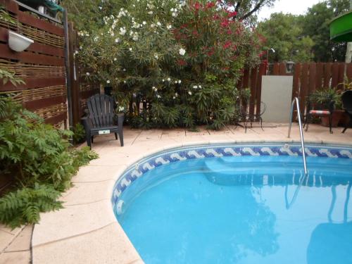 a swimming pool in a yard with a chair at La Casona de Susana in Colón