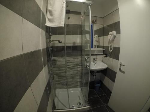 Bilik mandi di Julius Caesar 183