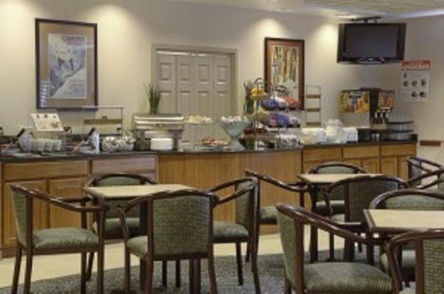 Makanan di atau berdekatan hotel