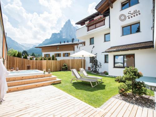 a backyard with a swimming pool and a house at Apartment Sella in Siusi