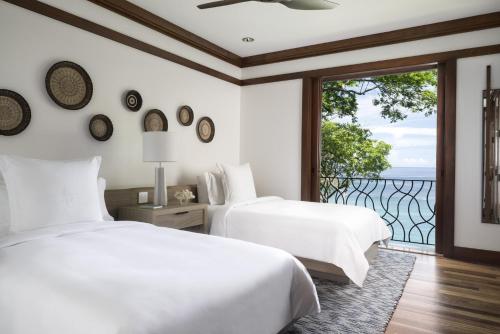 Postel nebo postele na pokoji v ubytování Four Seasons Resort Peninsula Papagayo, Costa Rica