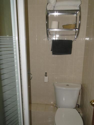 A bathroom at Windsor Hotel