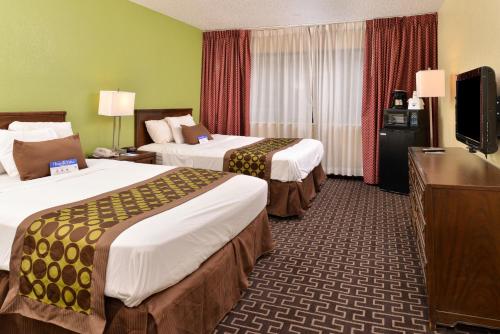 Krevet ili kreveti u jedinici u okviru objekta Americas Best Value Inn & Suites Extended Stay - Tulsa