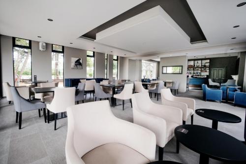 The lounge or bar area at Steventon House Hotel 