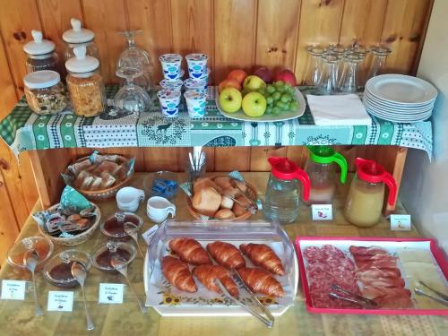 a table topped with lots of different types of food at Maso Sveseri in Montesover