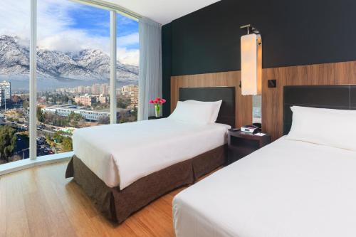Postel nebo postele na pokoji v ubytování Icon Hotel