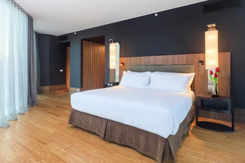 Postel nebo postele na pokoji v ubytování Icon Hotel