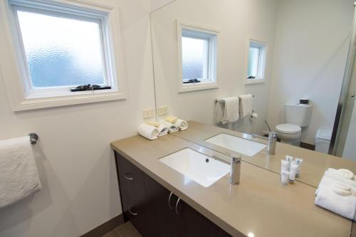 Bilik mandi di Buckingham Apartments