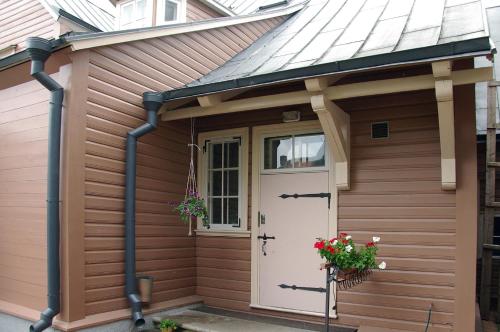 a garage with a white door and a window at Tampere Maja in Tartu