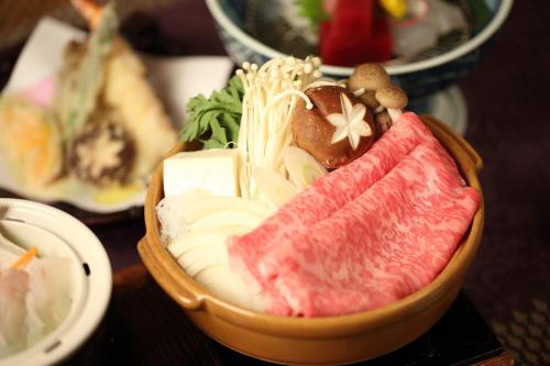 旅館の敷地内または近くでの食事または食べ物