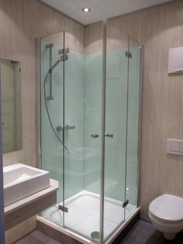 a bathroom with a shower and a sink and a toilet at Hotel Blie, Bed & Breakfast, Self Check-in in Horn