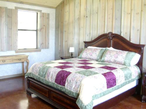 Gallery image of Breezy Hills Cottages - Hill Top Cottage in Fredericksburg