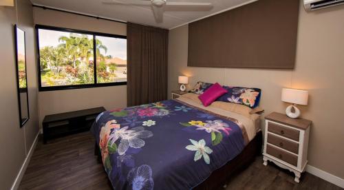 Giường trong phòng chung tại 7 McNamara - Wongaling Beach