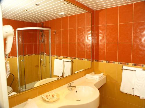 A bathroom at Hotel Afrodita