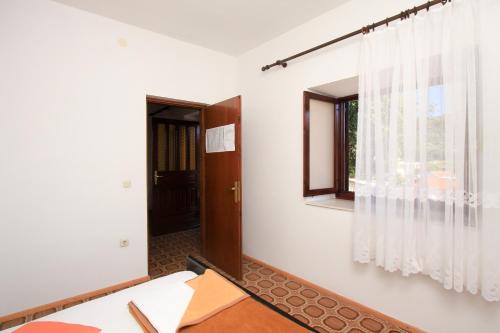 Ένα ή περισσότερα κρεβάτια σε δωμάτιο στο Apartments Kasandra