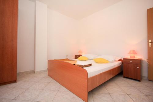 Ένα ή περισσότερα κρεβάτια σε δωμάτιο στο Apartments Kasandra