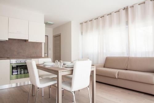 Η κουζίνα ή μικρή κουζίνα στο Astoria Suite Apartments