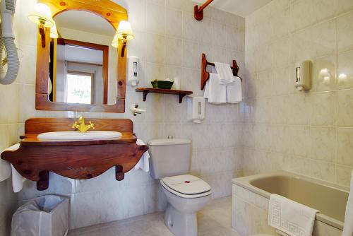 A bathroom at Hotel La Posada