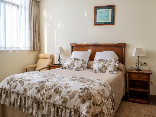 a bedroom with a large bed with pillows at Casa Maravilla in Faro de Peñas